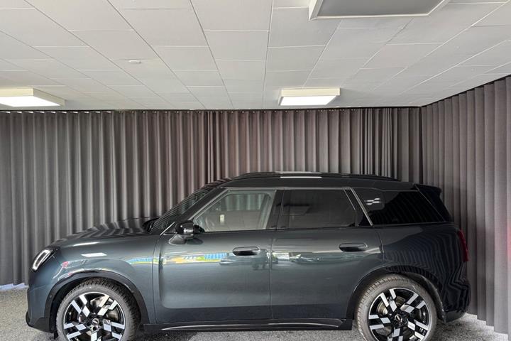Grå Mini Countryman E fra 2025