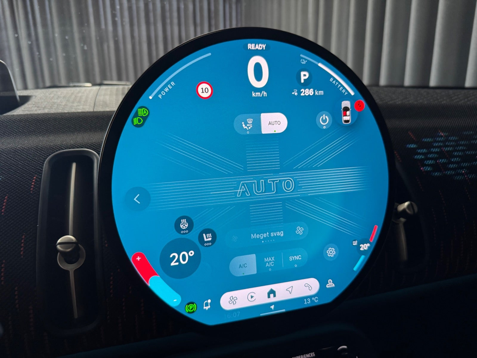 Grå Mini Countryman E fra 2025