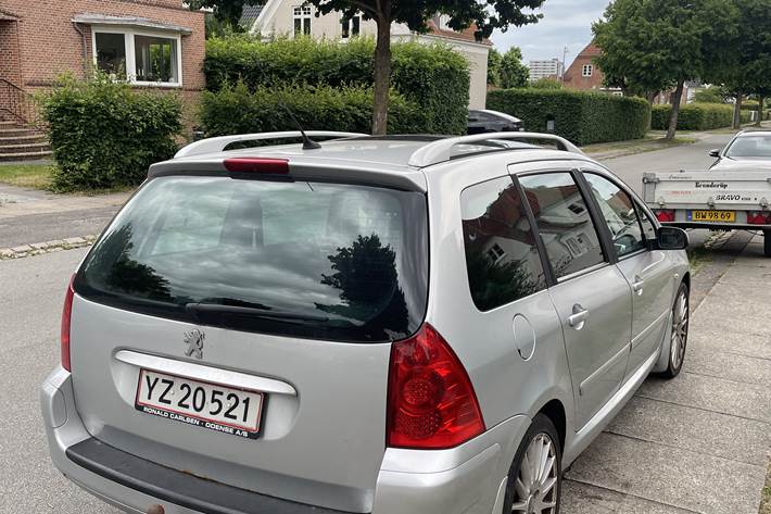 Grå Peugeot 307 fra 2007