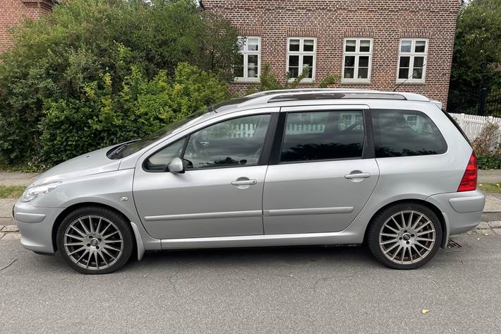 Grå Peugeot 307 fra 2007