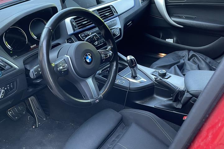 Rød BMW 1-Serie fra 2019