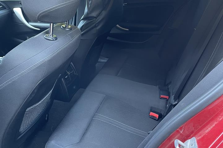 Rød BMW 1-Serie fra 2019