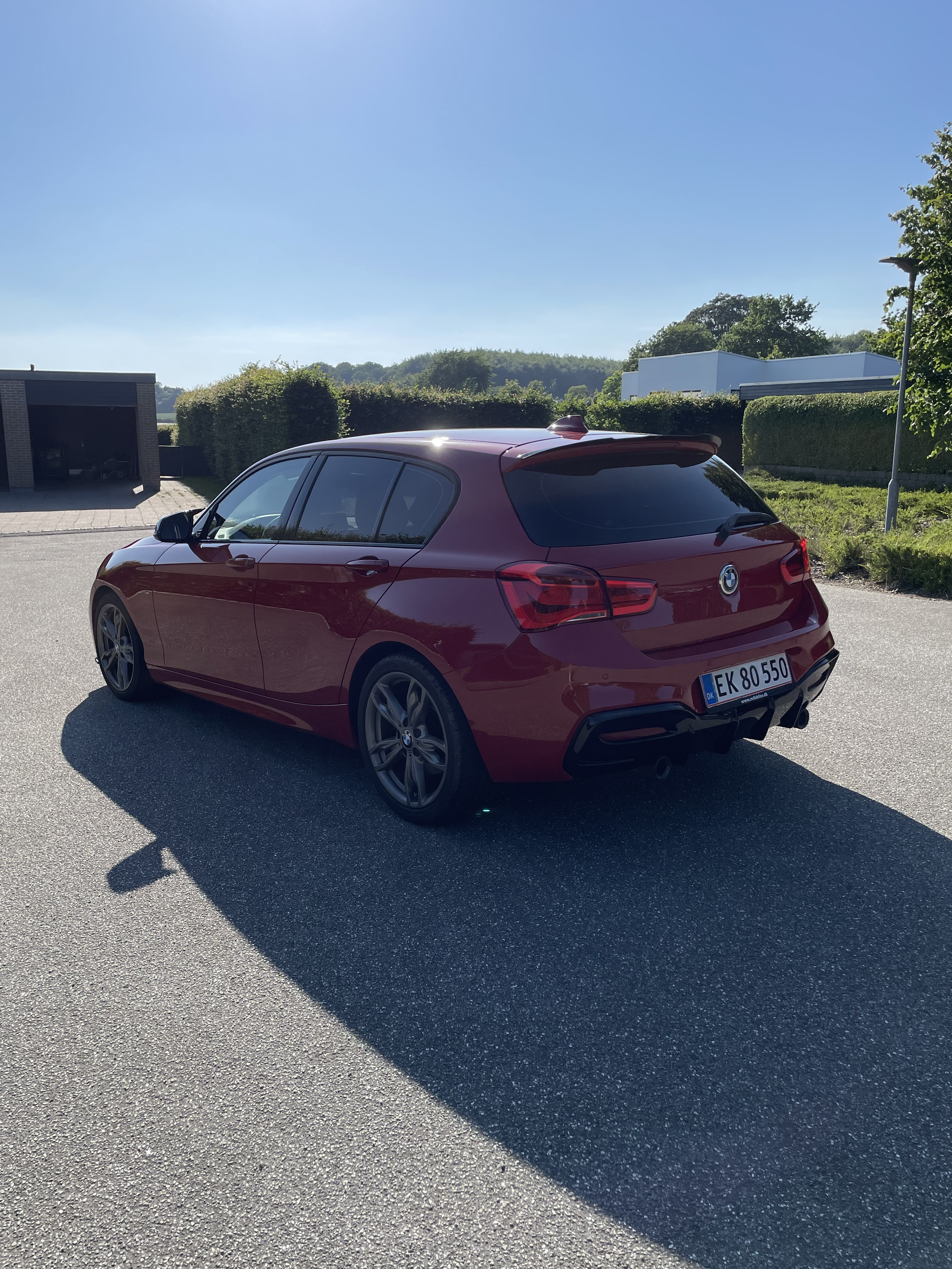 Rød BMW 1-Serie fra 2019