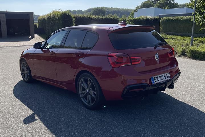 Rød BMW 1-Serie fra 2019