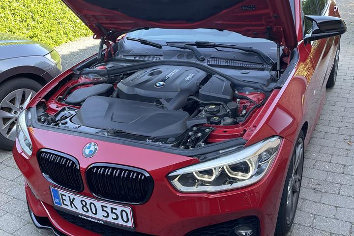 Rød BMW 1-Serie fra 2019