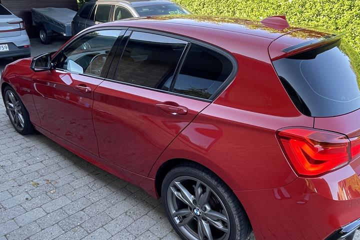 Rød BMW 1-Serie fra 2019