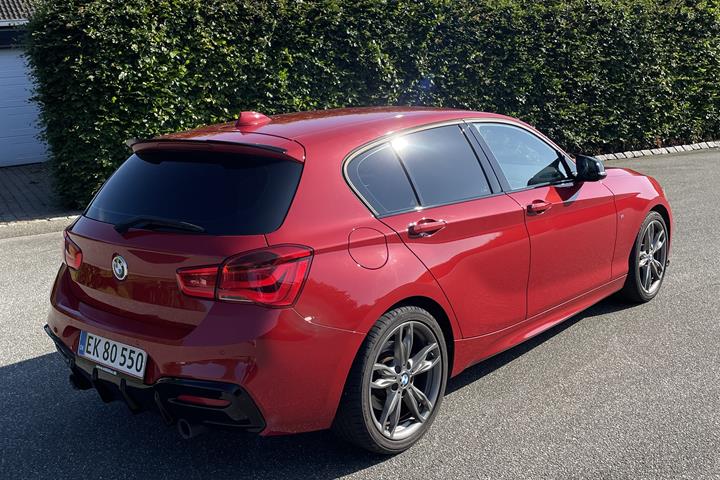 Rød BMW 1-Serie fra 2019