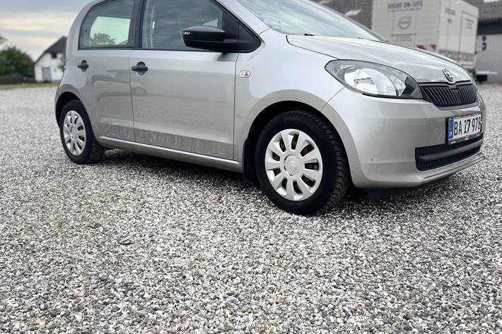 Grå Skoda Citigo fra 2016