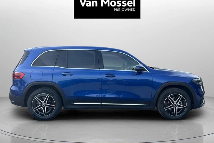 Blå Mercedes EQB 250+ fra 2025