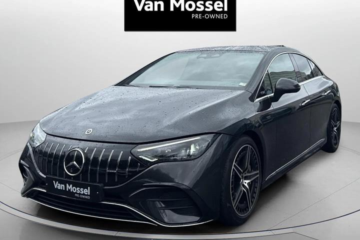 Grå Mercedes EQE 43 AMG fra 2023 set udefra