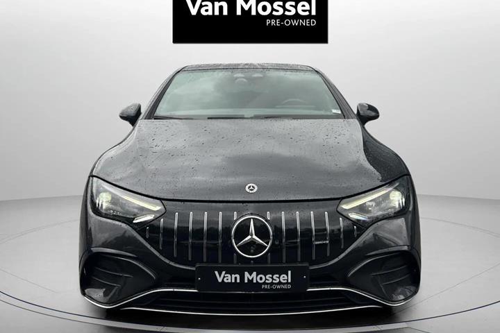 Grå Mercedes EQE 43 AMG fra 2023 set udefra