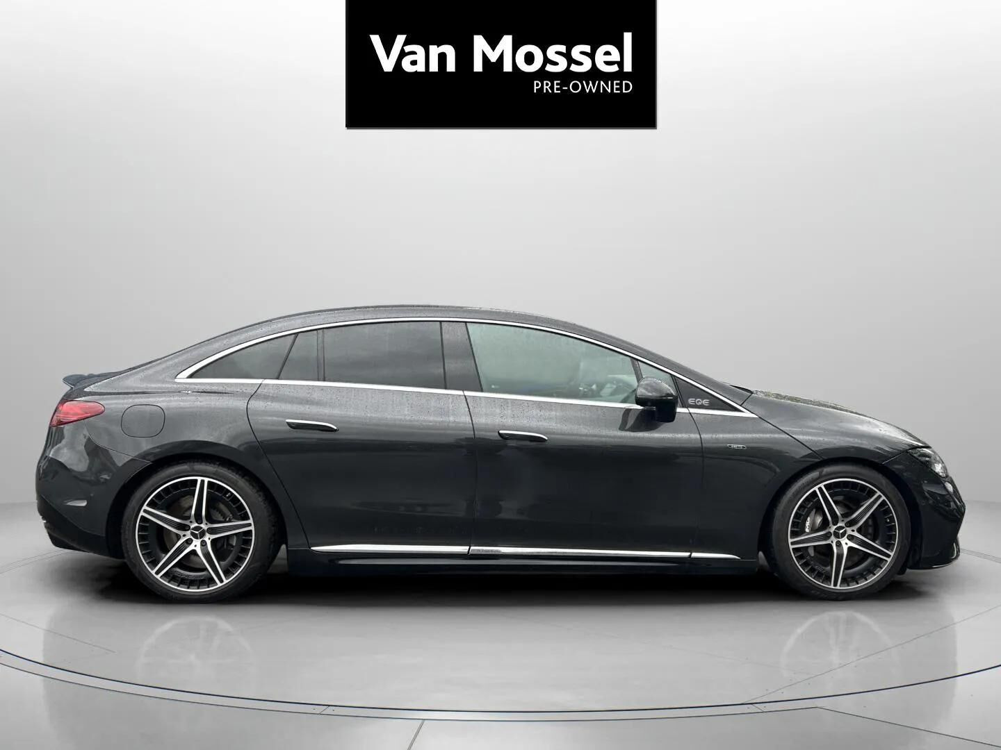 Grå Mercedes EQE 43 AMG fra 2023