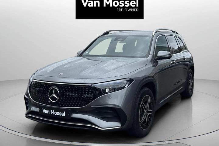 Grå Mercedes EQB 250+ fra 2025 set udefra