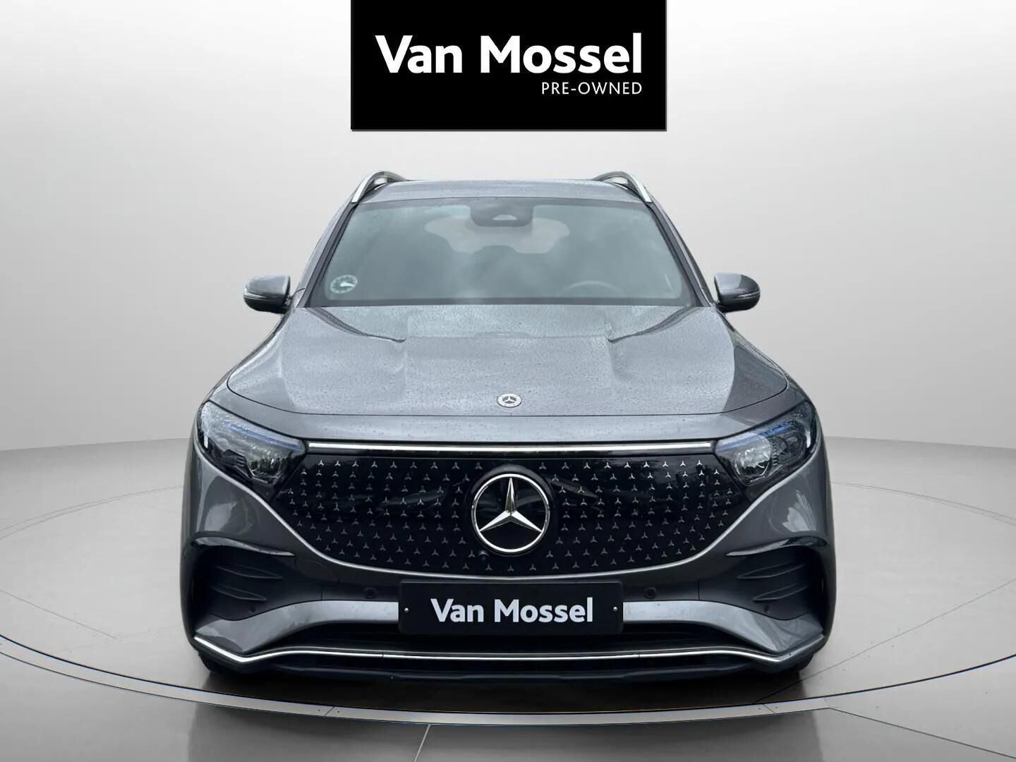 Grå Mercedes EQB 250+ fra 2025