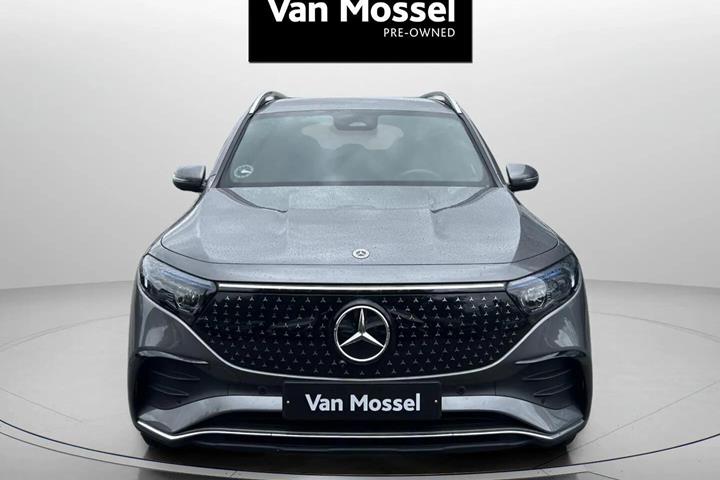 Grå Mercedes EQB 250+ fra 2025