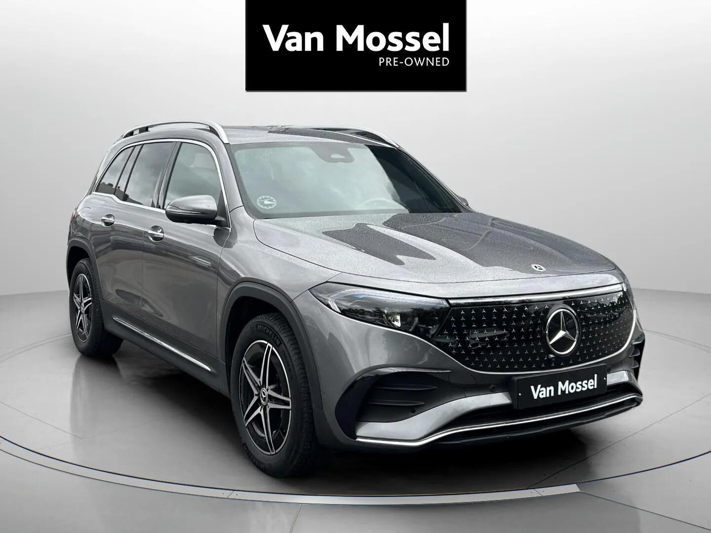 Grå Mercedes EQB 250+ fra 2025