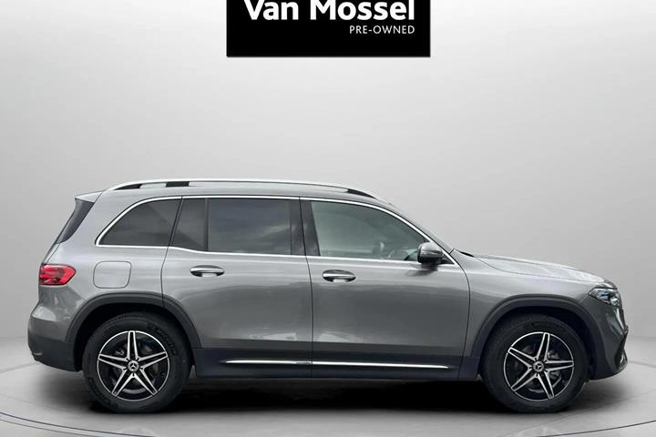 Grå Mercedes EQB 250+ fra 2025