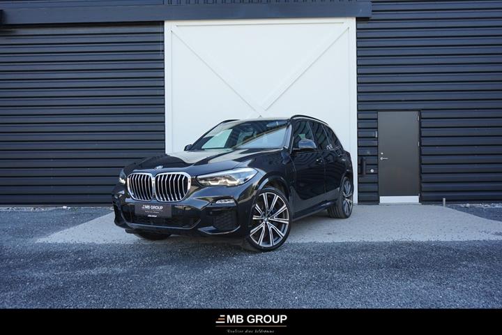 Sort BMW X5 fra 2021 set udefra