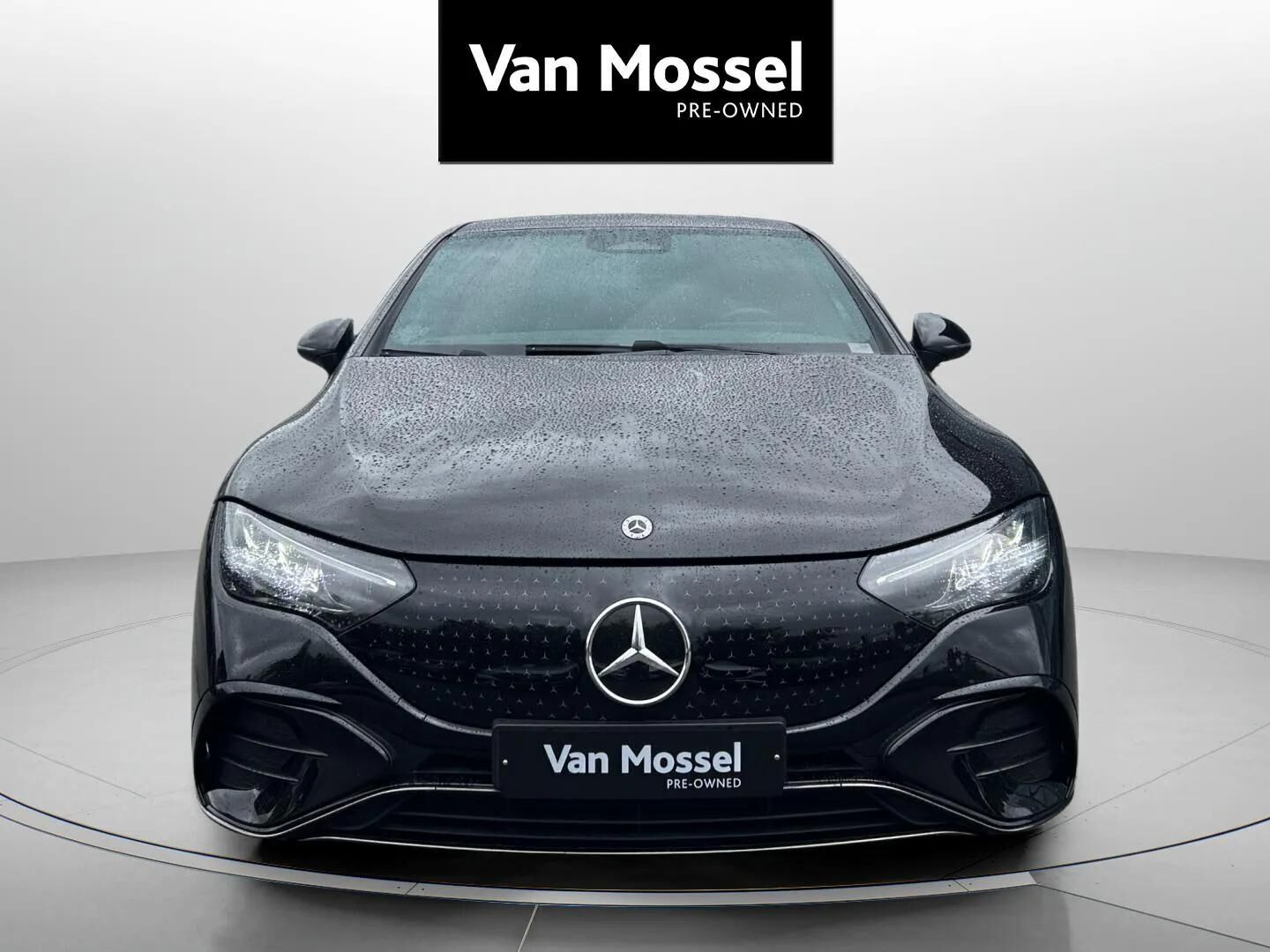 Sort Mercedes EQE 350 fra 2024