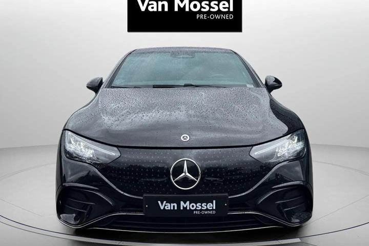 Sort Mercedes EQE 350 fra 2024