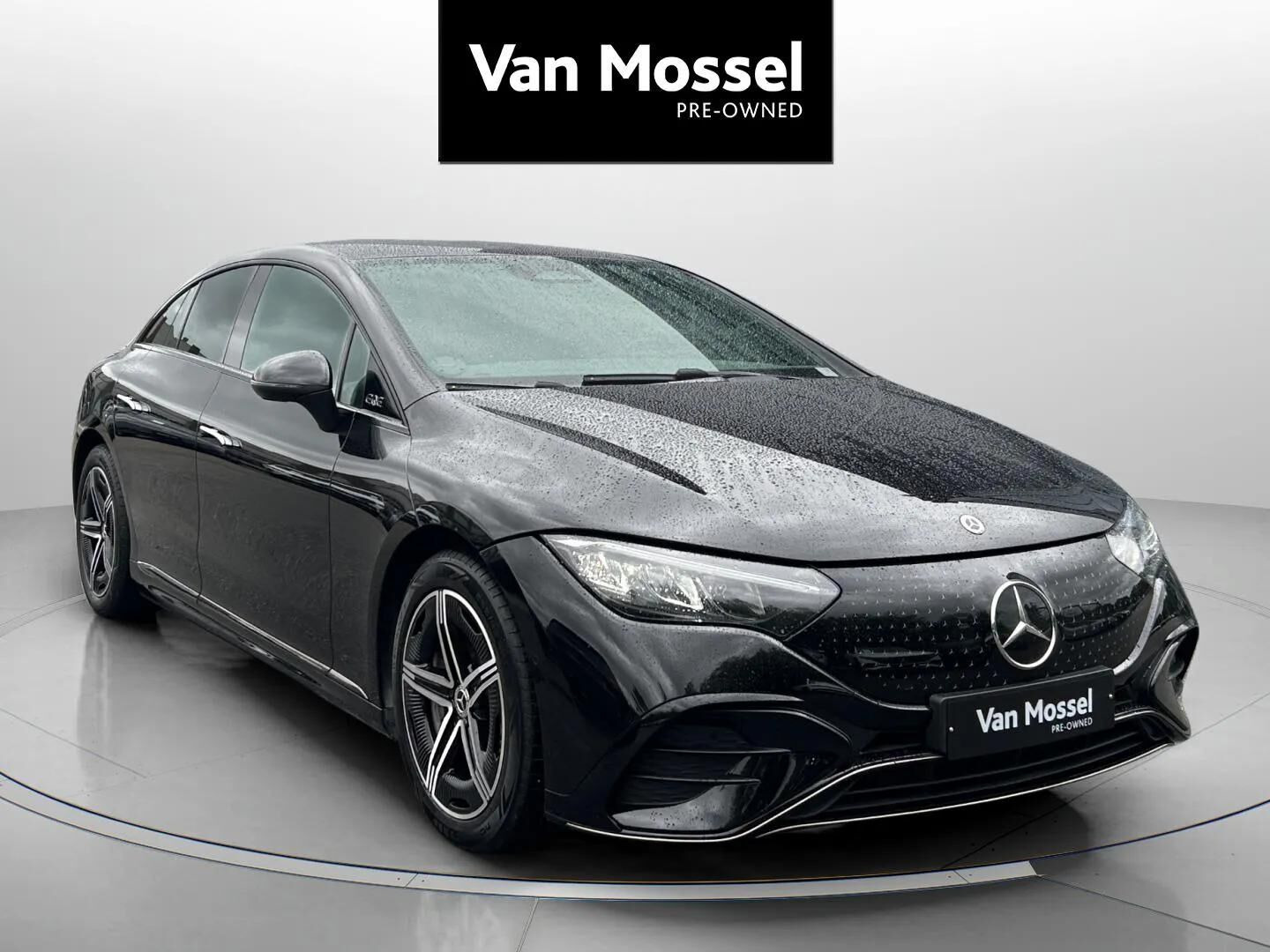 Sort Mercedes EQE 350 fra 2024