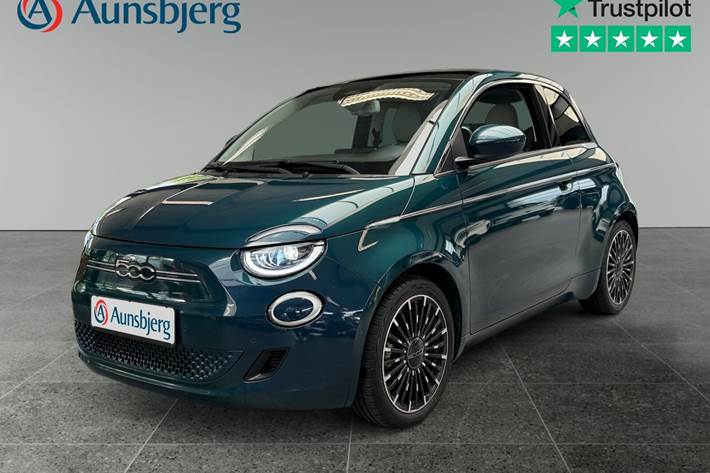 Grøn Fiat 500e fra 2022 set udefra