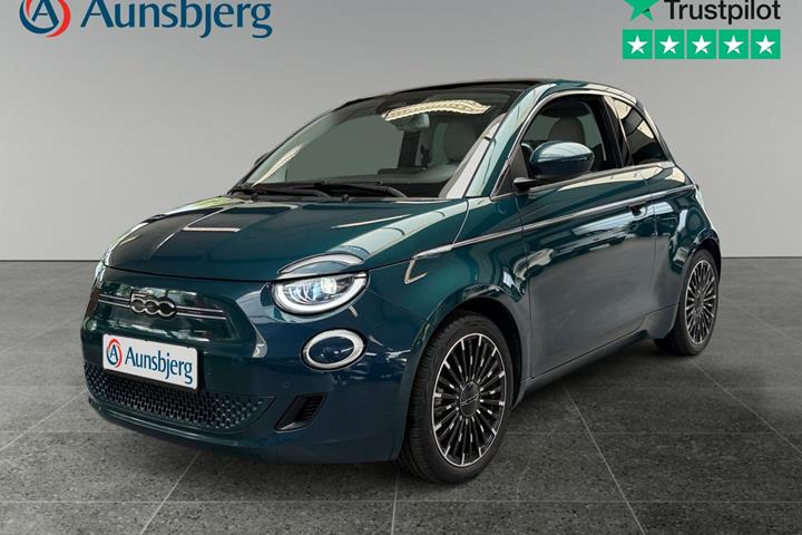 Grøn Fiat 500e fra 2022 set udefra