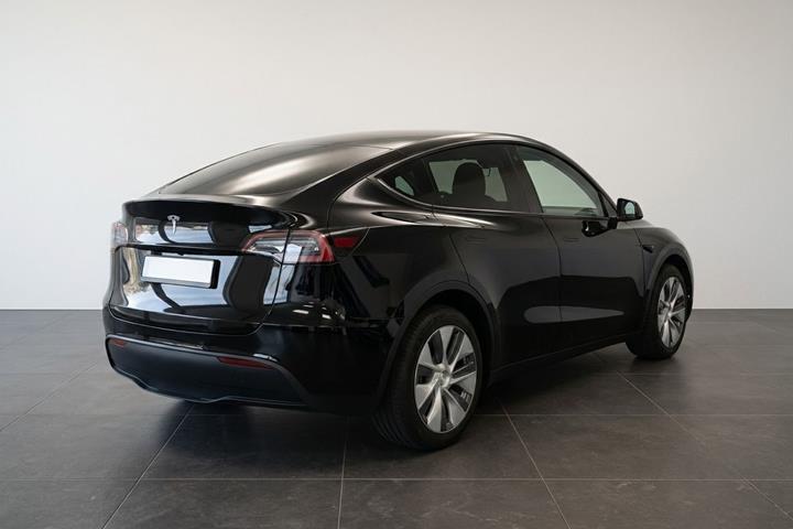 Sort Tesla Model Y fra 2024