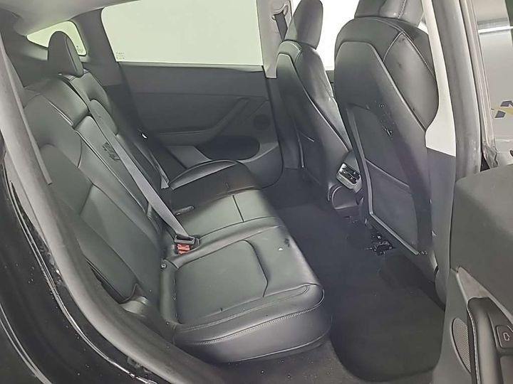 Sort Tesla Model Y fra 2024