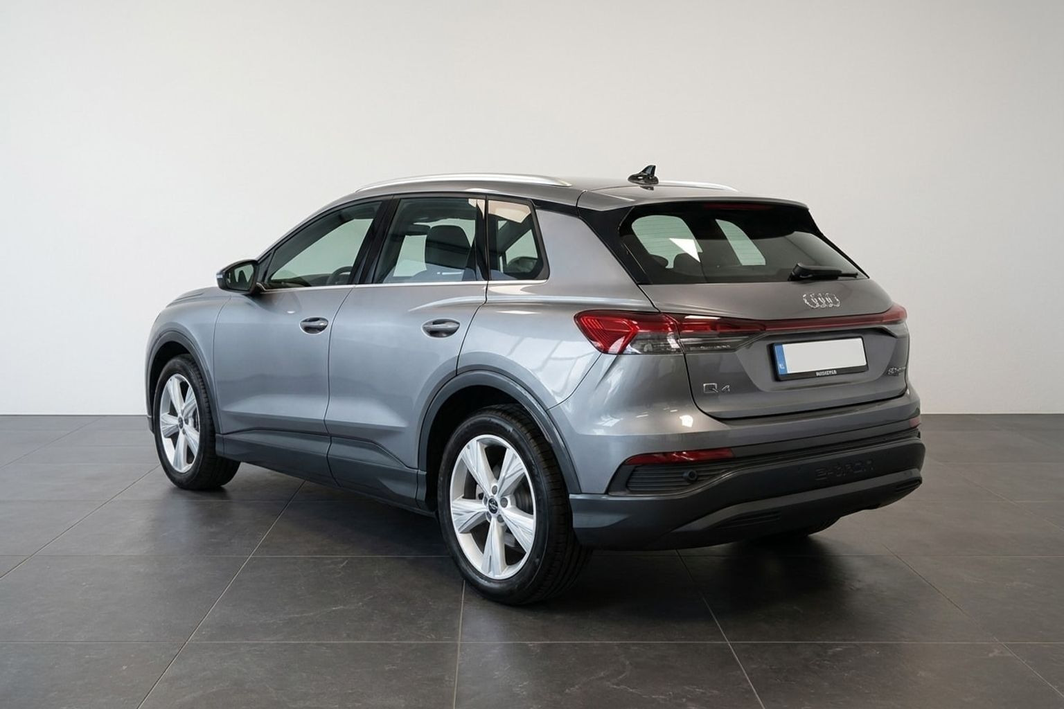 Grå Audi Q4 fra 2022