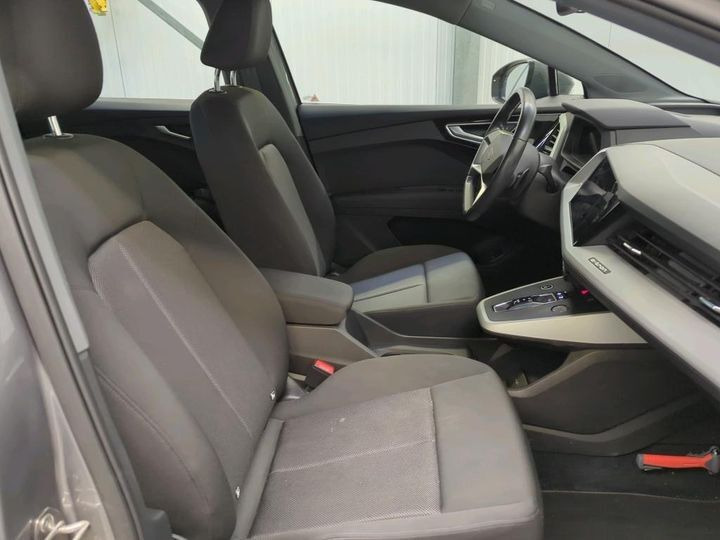 Grå Audi Q4 fra 2022