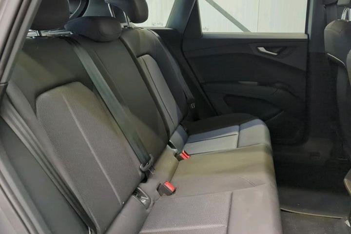 Grå Audi Q4 fra 2022