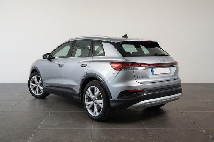 Sølv Audi Q4 fra 2023
