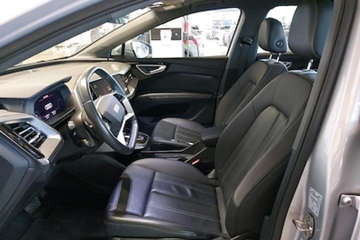 Sølv Audi Q4 fra 2023