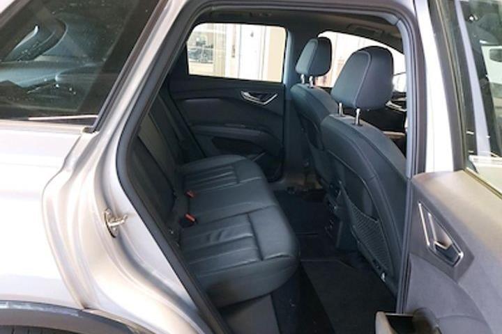 Sølv Audi Q4 fra 2023
