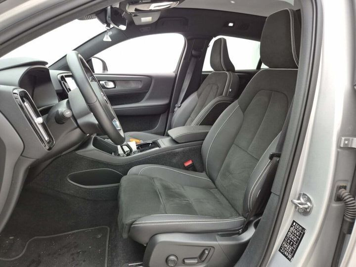 Grå Volvo C40 fra 2022