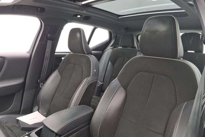 Hvid Volvo XC40 fra 2021