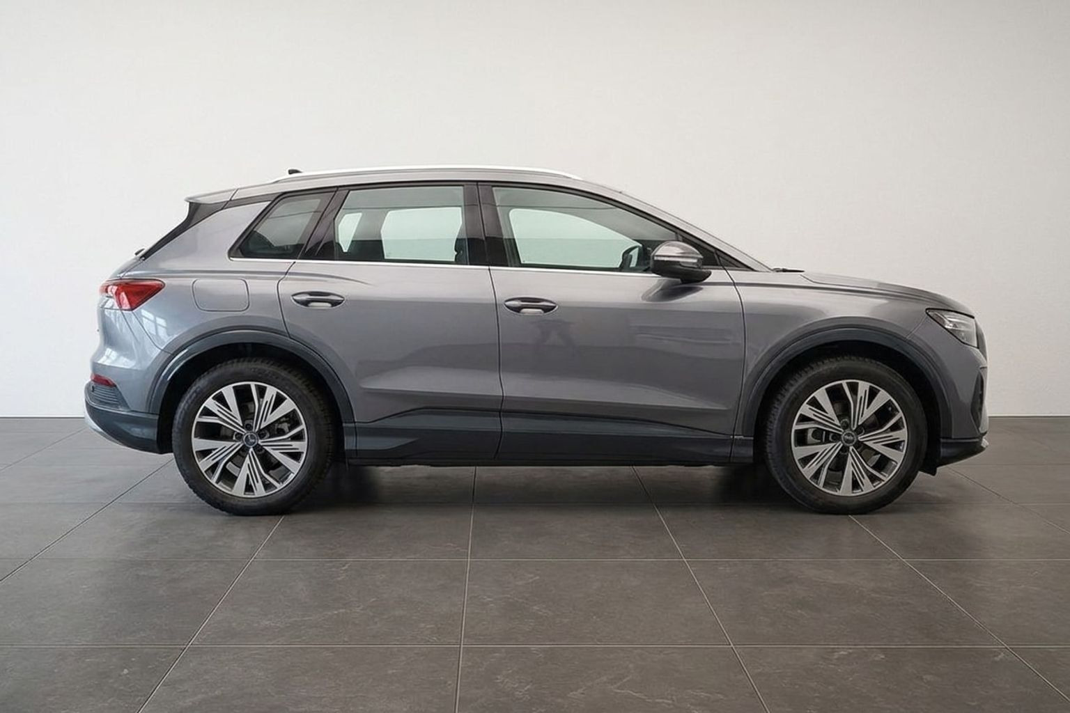 Grå Audi Q4 fra 2022