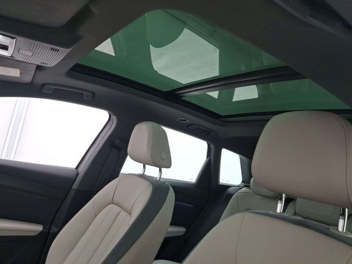Grå Audi Q4 fra 2022