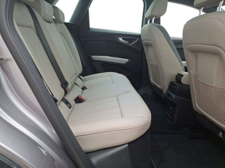 Grå Audi Q4 fra 2022