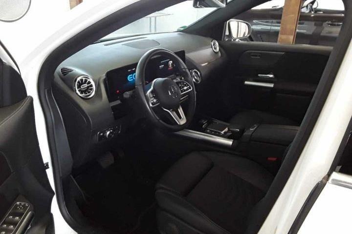 Hvid Mercedes EQA 250+ fra 2023