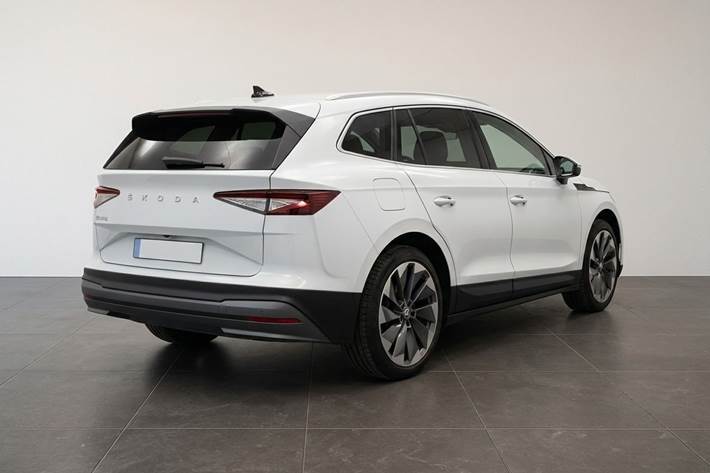 Hvid Skoda Enyaq fra 2023