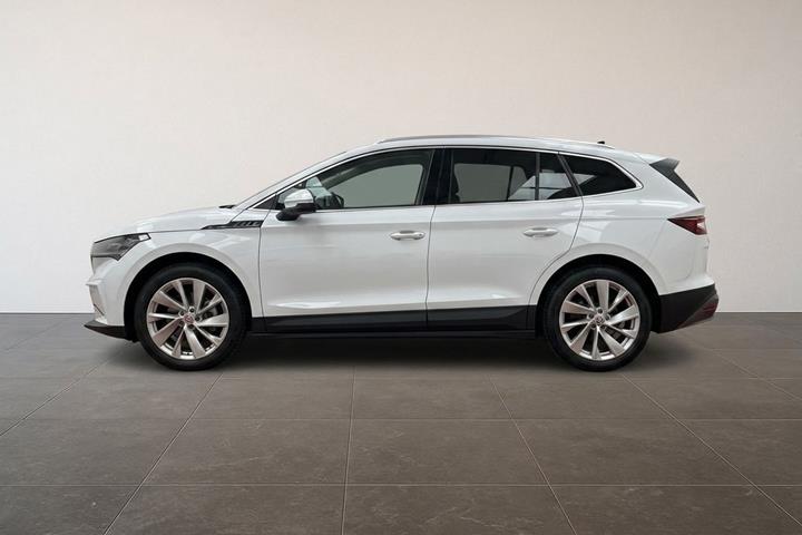 Hvid Skoda Enyaq fra 2022
