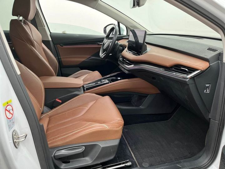 Hvid Skoda Enyaq fra 2022