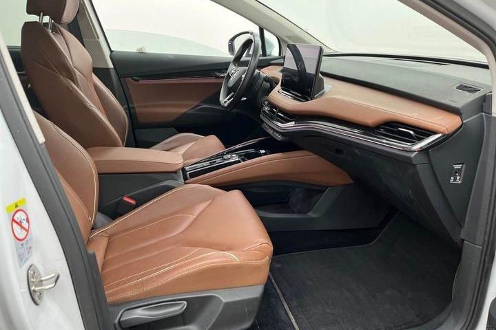 Hvid Skoda Enyaq fra 2022