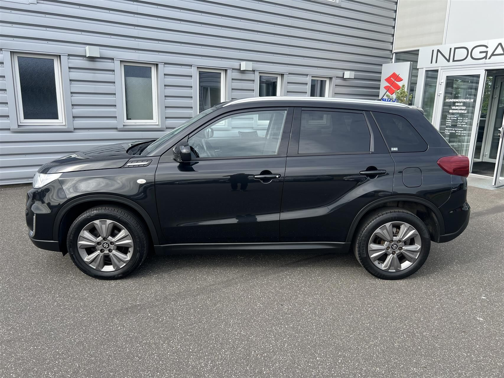 Sort Suzuki Vitara fra 2019