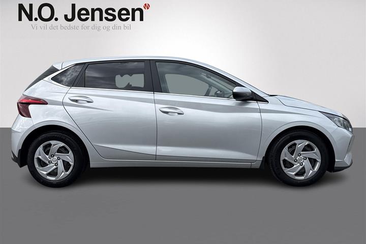 Sølv Hyundai i20 fra 2023