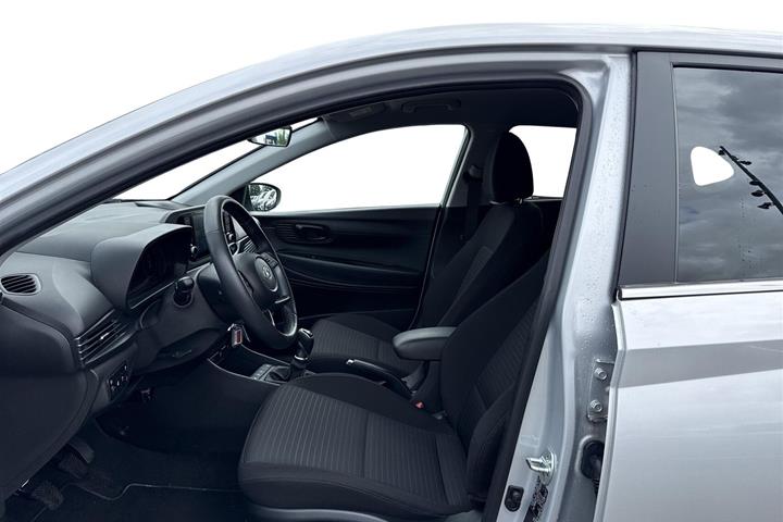 Sølv Hyundai i20 fra 2023