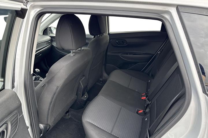 Sølv Hyundai i20 fra 2023