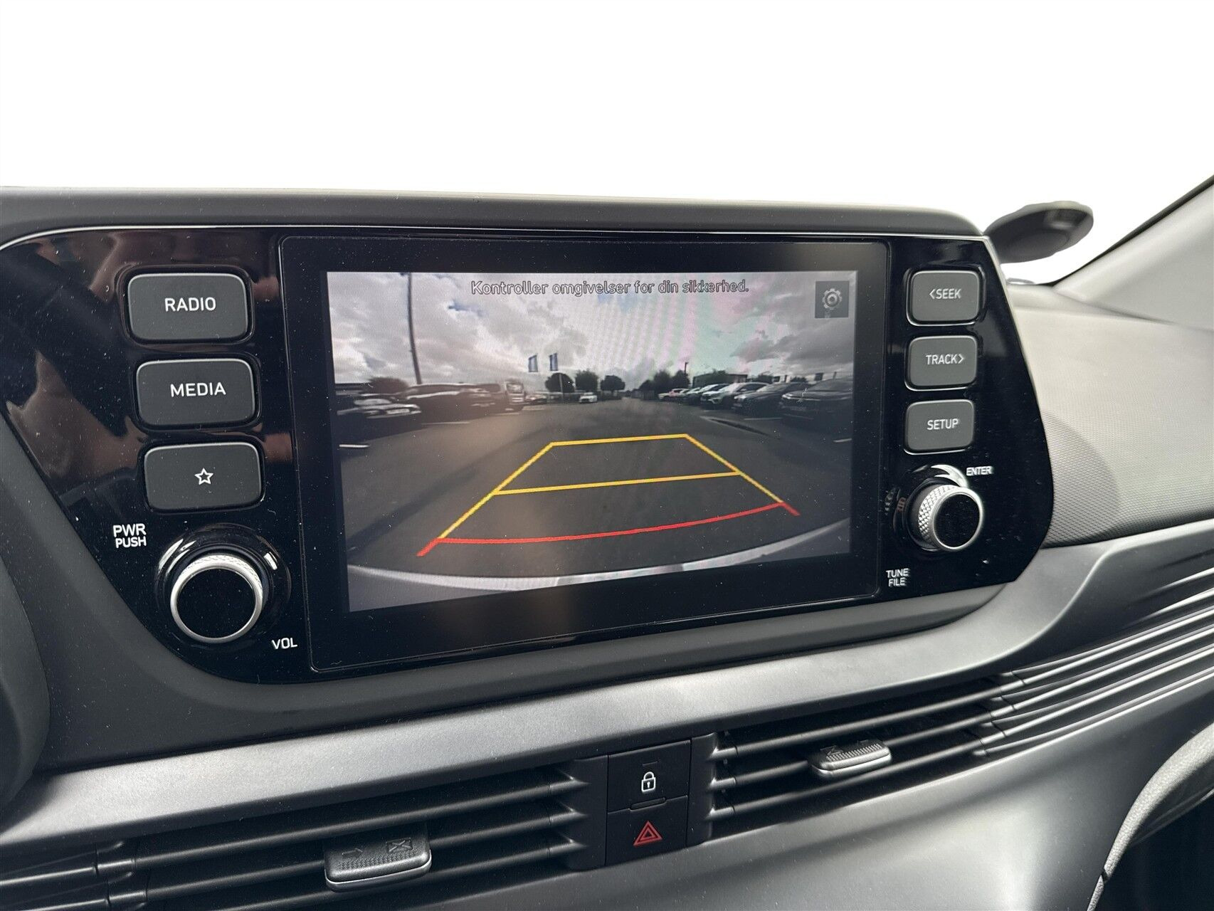 Sølv Hyundai i20 fra 2023